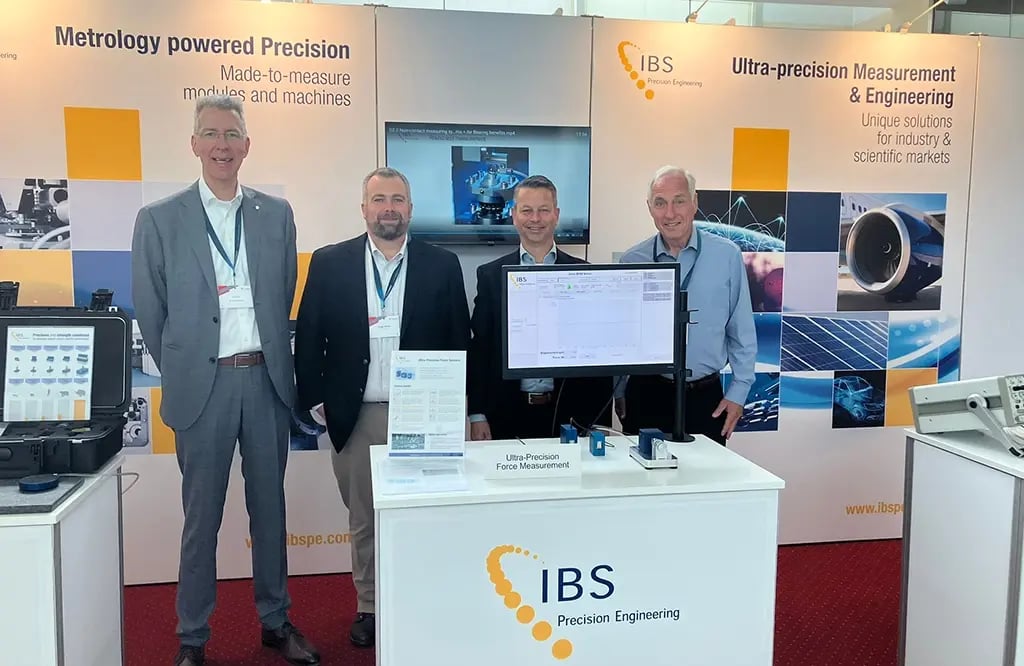 Mitarbeiter von IBS und Lion am Stand